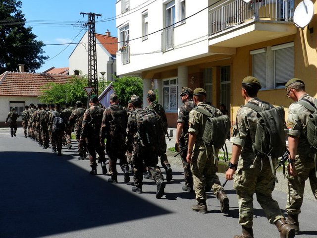 Emlékmenet a katonahősökért 2017 09